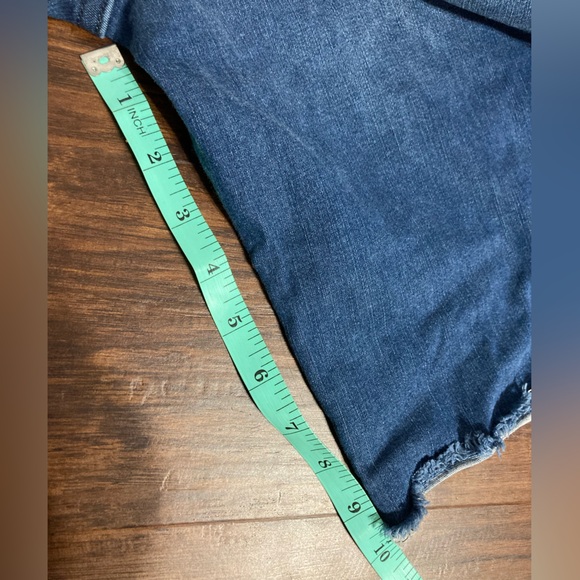 Sneak peak Bermuda shorts - Picture 3 of 4